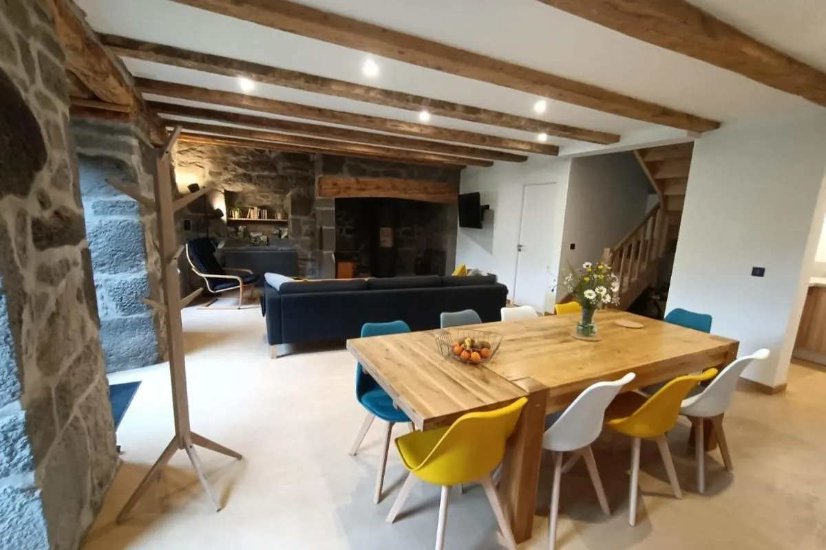Gite Pour 9 Personnes Avec Jardin A Proximite Du Puy Mary Le Claux France