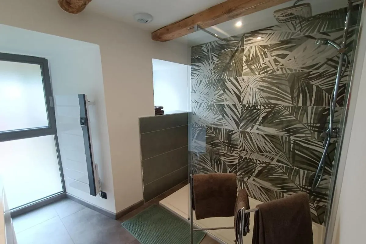 Villa Gite Pour 9 Personnes Avec Jardin A Proximite Du Puy Mary Le Claux