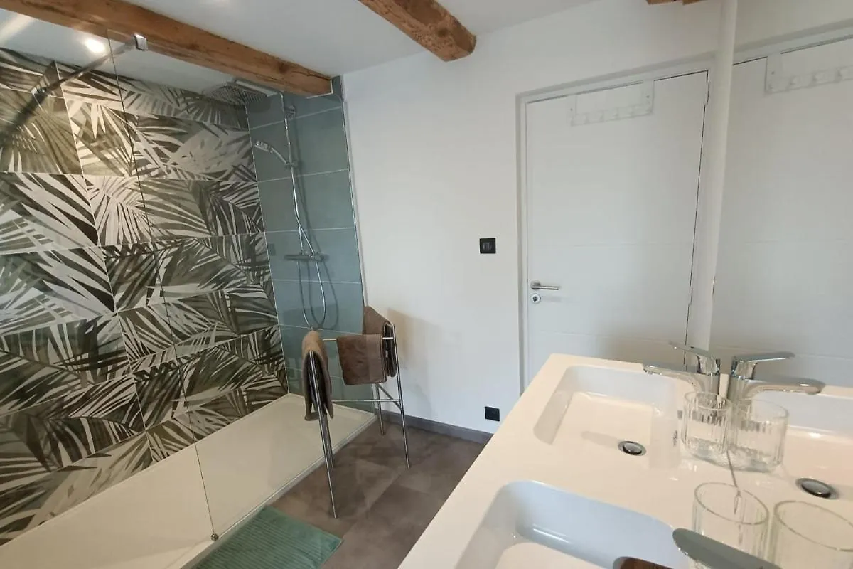 Villa Gite Pour 9 Personnes Avec Jardin A Proximite Du Puy Mary Le Claux