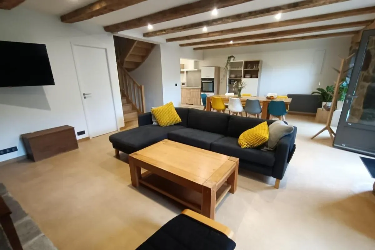 Villa Gite Pour 9 Personnes Avec Jardin A Proximite Du Puy Mary Le Claux