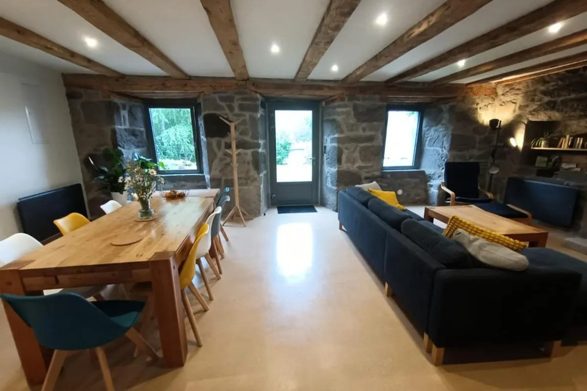 Gite Pour 9 Personnes Avec Jardin A Proximite Du Puy Mary Le Claux 0*,