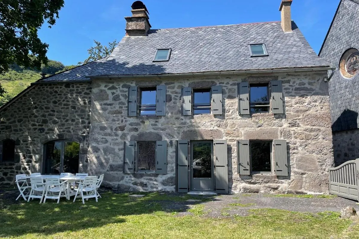 Gite Pour 9 Personnes Avec Jardin A Proximite Du Puy Mary Le Claux Villa